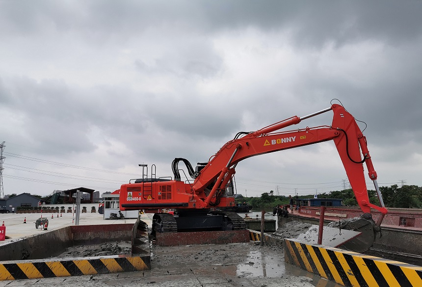 電動(dòng)挖掘機(jī)