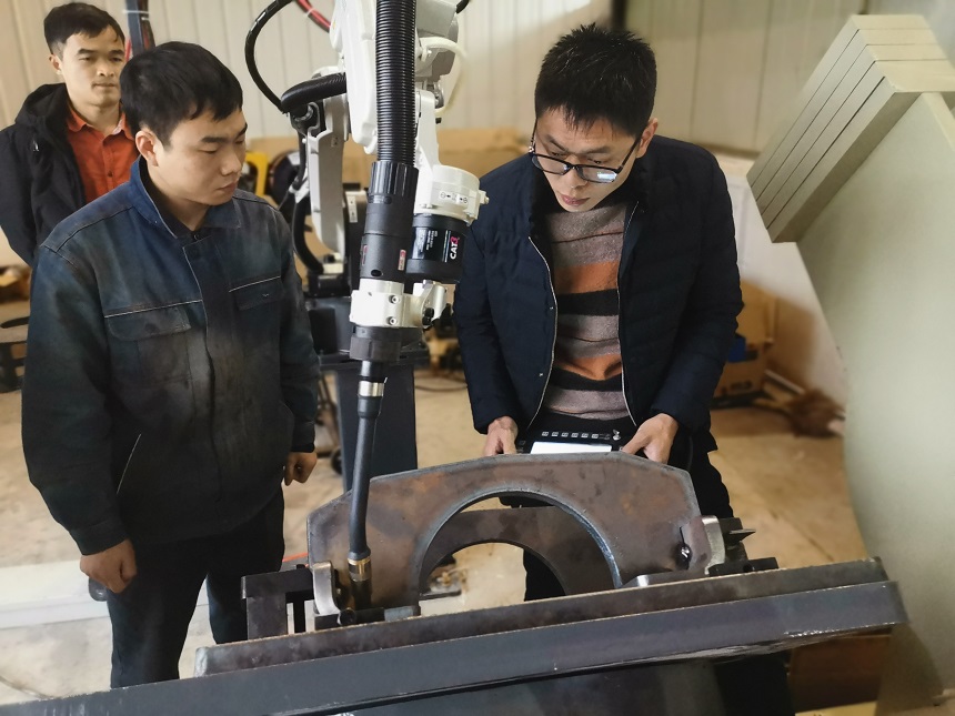 抓料機(jī)、抓鋼機(jī)、挖掘機(jī)、報(bào)廢汽車拆解機(jī)加工設(shè)備.jpg 抓料機(jī)、抓鋼機(jī)、挖掘機(jī)、報(bào)廢汽車拆解機(jī)加工設(shè)備.jpg