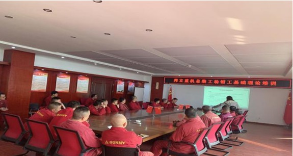 挖掘機、抓料機、抓鋼機、報廢汽車拆解機鉗工培訓.jpg 挖掘機、抓料機、抓鋼機、報廢汽車拆解機鉗工培訓.jpg