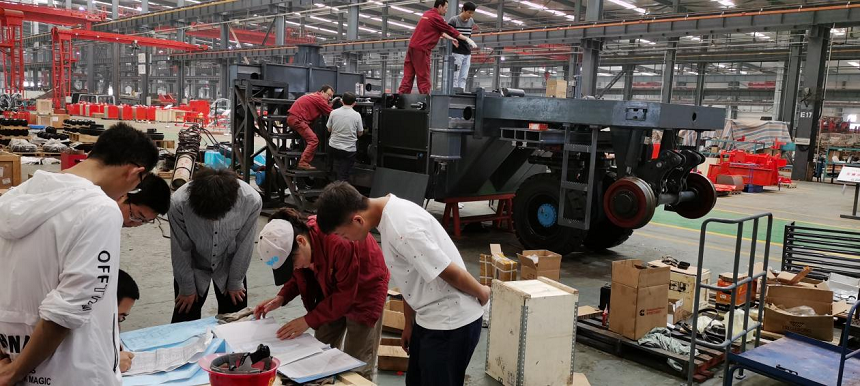 邦立創(chuàng)新團隊在研討.png 邦立創(chuàng)新團隊在研討.png