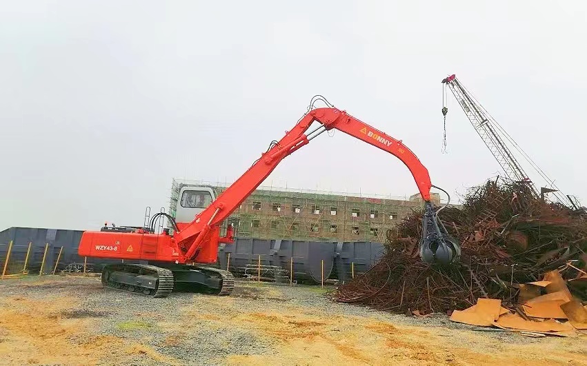 抓鋼機作業(yè)現(xiàn)場.jpg 抓鋼機作業(yè)現(xiàn)場.jpg