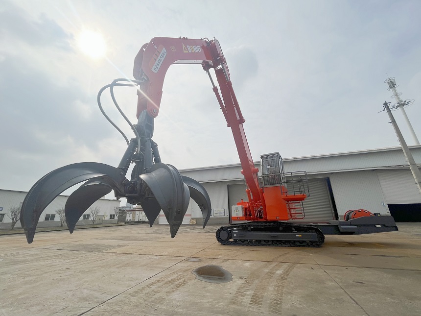 雙動力抓鋼機(jī).jpg 雙動力抓鋼機(jī).jpg