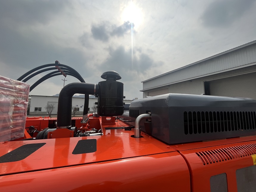 雙動力抓鋼機(jī)結(jié)構(gòu)細(xì)節(jié)圖.jpg 雙動力抓鋼機(jī)結(jié)構(gòu)細(xì)節(jié)圖.jpg