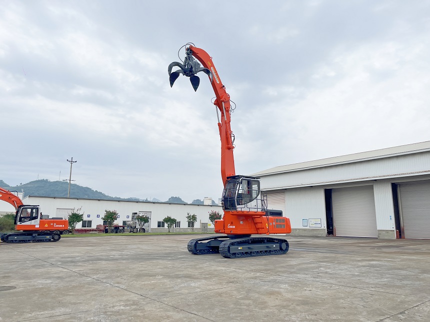 抓鋼機(jī).jpg 抓鋼機(jī).jpg