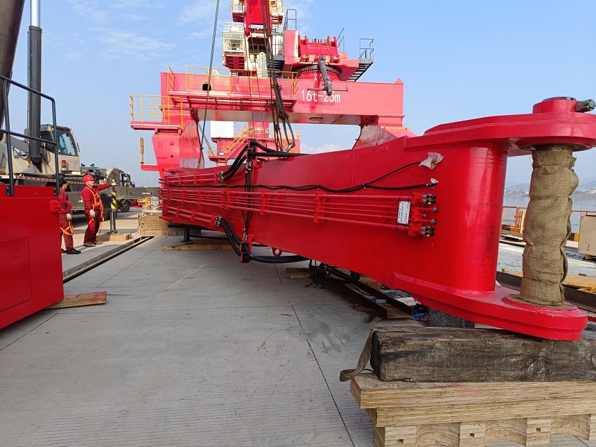 抓料機(jī).jpg 抓料機(jī).jpg