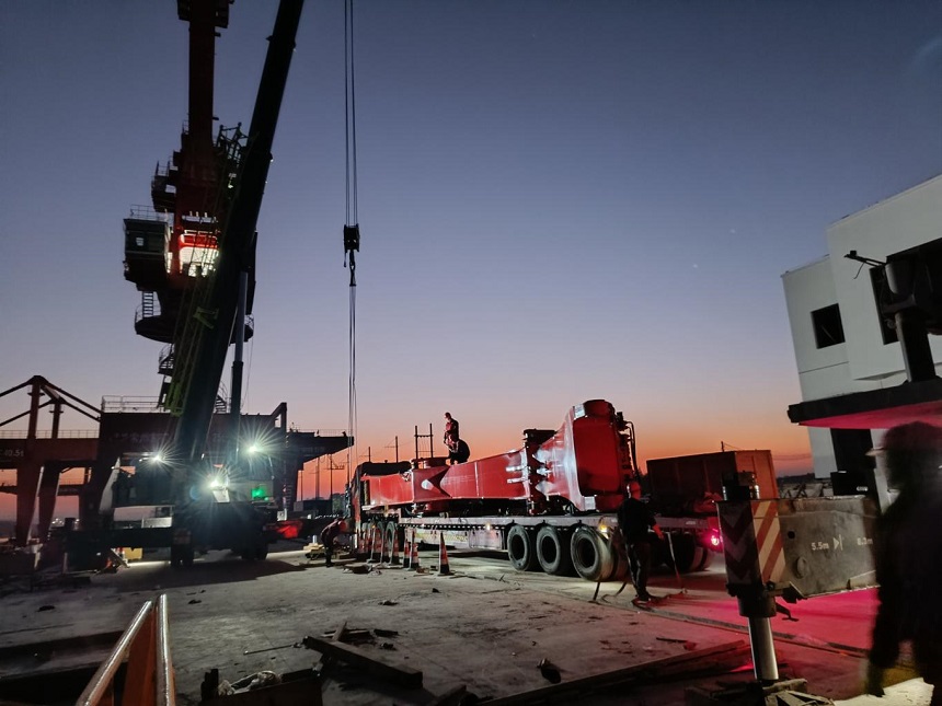 抓料機(jī).jpg 抓料機(jī).jpg